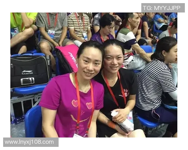 成都羽毛球队与杭州羽毛球队赛后复盘分析两队节奏与战术对比