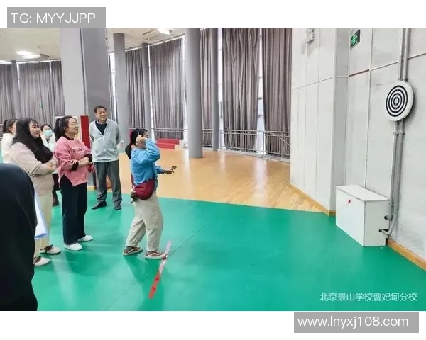 当足球明星挑战传统游戏踢毽子展现别样风采与乐趣